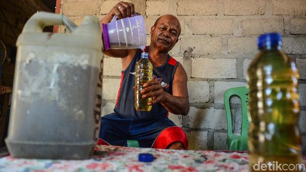 Proses pembuatan sopi di Rote