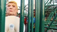 Margiata mengenakan topeng wajah Presiden AS ke-45 itu bukan tanpa alasan, menurunya Donald Trump dinilai tidak memperhatikan kepentingan perempuan. Selain itu juga dinilai sebagai simbol maskulin yang toxic sehingga menurutnya ada keterkaitan dengan RKUHP yang tengah disuarakan hari ini.