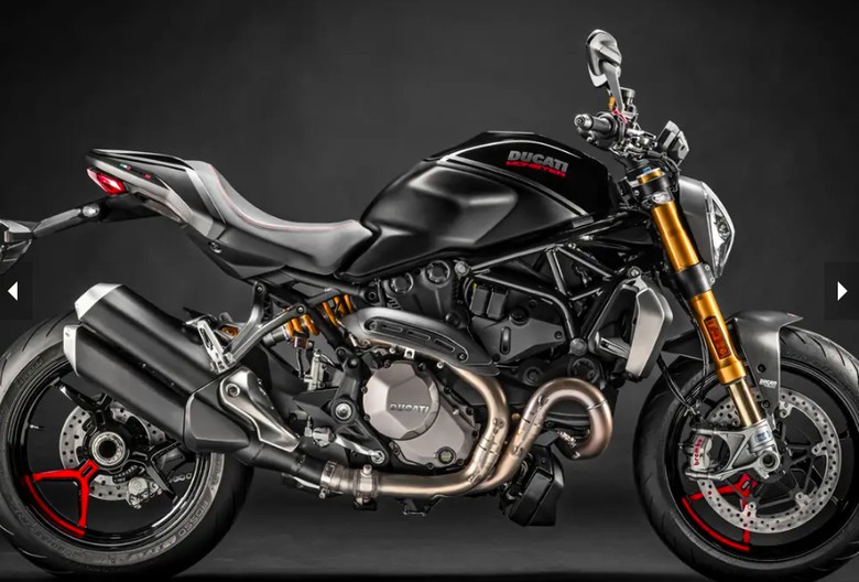 Ducati Monster Black on Black Foto: Pool (MCN) Ducati Monster Black on Black Foto: Pool (MCN)