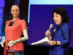 Perjalanan Robot Sophia Sampai Diajak Kencan Menkominfo