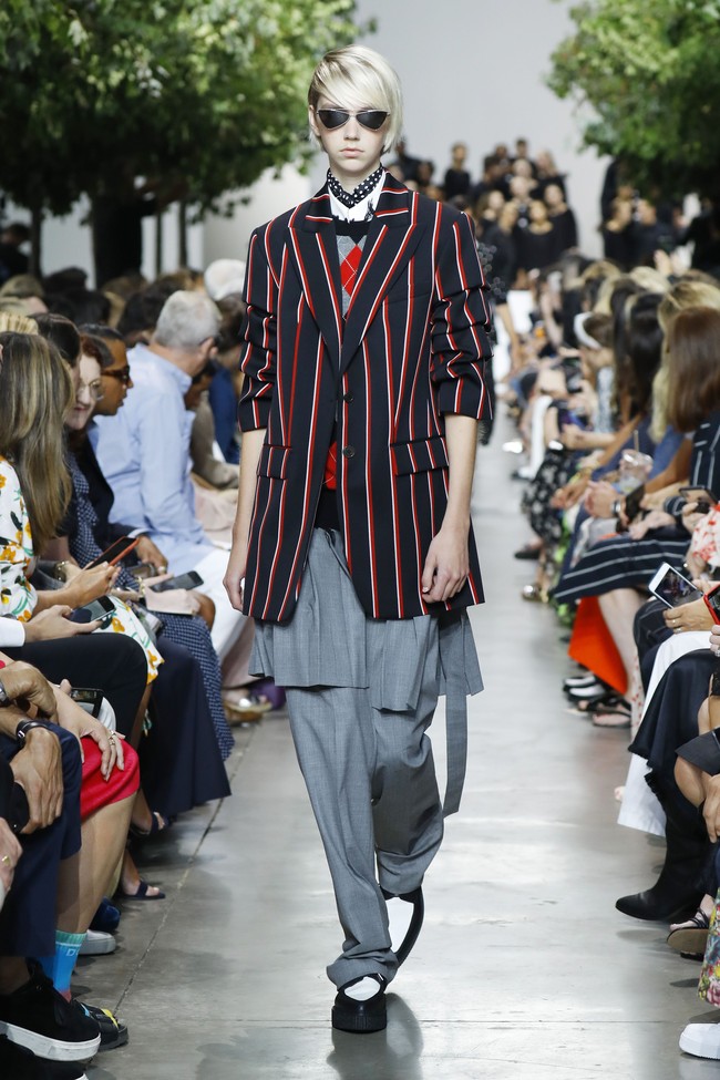 Michael Kors menampilkan koleksi busana yang terinspirasi dari gaya klasik orang Amerika di era 40-an. Fashion show untuk New York Fashion Week Spring 2020 digelar di Brooklyn Navy Yard, Manhattan, New York. Rabu (11/09/2019). Photo by JP Yim/Getty Images.