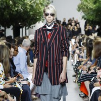 Michael Kors menampilkan koleksi busana yang terinspirasi dari gaya klasik orang Amerika di era 40-an. Fashion show untuk New York Fashion Week Spring 2020 digelar di Brooklyn Navy Yard, Manhattan, New York. Rabu (11/09/2019). Photo by JP Yim/Getty Images.