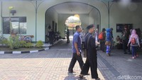 Nama Dustira di RS ini merupakan penghargaan kepada Mayor dr. Dustira Prawiraamidjaya yang berjasa dalam mengobati prajurit Territorium III di masa perjuangan melawan penjajah (Yudha/detikcom)
