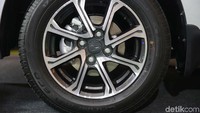 Perubahan juga diberikan pada desain velg 14 inci dual tone.