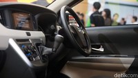 Pada cluster tengah knob AC tampil baru untuk memudahkan pengaturan suhu.