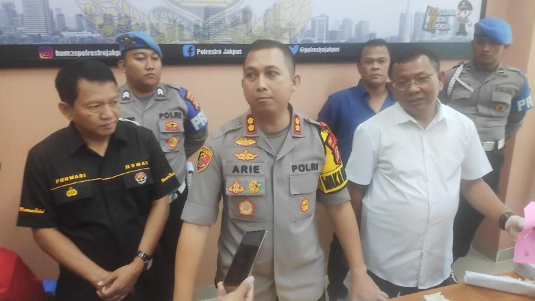 4 Wanita di Jakpus Diperkosa Lalu Dirampok 3 Pria Kenalan di Medsos 4 Wanita di Jakpus Diperkosa Lalu Dirampok 3 Pria Kenalan di Medsos