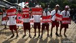 Pakai Seragam SD, Massa Dukung Revisi UU KPK