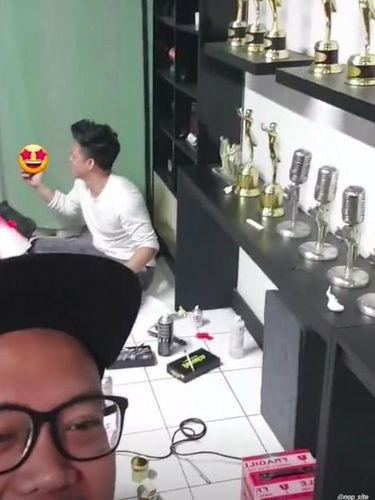 Dapat Kejutan Ultah, Ariel Video Call Sama Siapa?