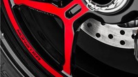 Model ini dikatakan sudah akan tersedia di diler Ducati mulai September 2019, menemani model Monster S Model yang sudah ada sebelumnya. Foto: Pool (MCN)