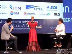 Canggih! Ini Robot Sophia yang Ngobrol Seru Bareng Menkominfo