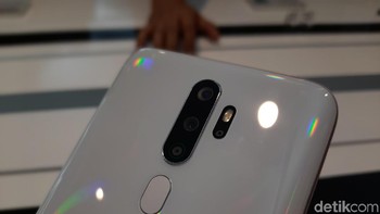 Empat kamera belakang terpasang, komposisinya 12 MP + 8 MP (ultra wide angle) + 2 MP (depth) + 2 MP (monokrom) Foto: Adi Fida Rahman/detikINET