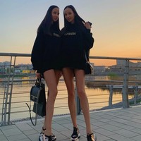 Meskipun niat kembar berusia 24 tahun ini baik, banyak netizen yang mengkritik video tersebut, karena menjadi aksi publisitas murah tanpa niat benar-benar membantu tunawisma tersebut. (Foto: Instagram)