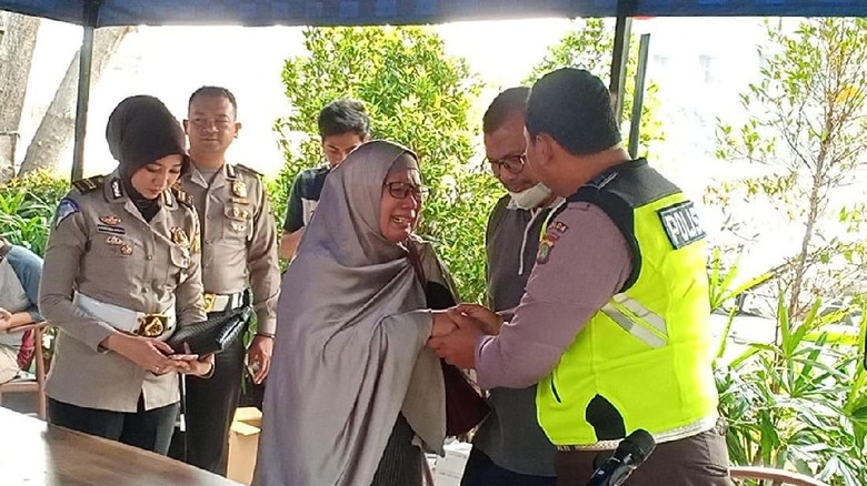 Akui Salah, Tavipuddin Minta Maaf ke Bripka Eka Setiawan Sambil Menangis Akui Salah, Tavipuddin Minta Maaf ke Bripka Eka Setiawan Sambil Menangis