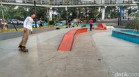 Ada area skate board di sini. Pada sore hari banyak wisatawan yang datang untuk bermain skate board. (Tasya/detikcom) 