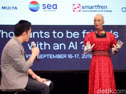 Canggih! Ini Robot Sophia yang Ngobrol Seru Bareng Menkominfo