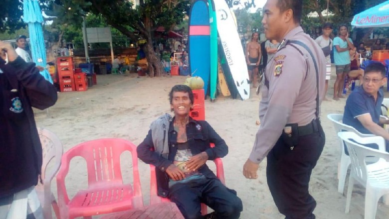 Polisi: Pria Penodong Pisau di Pantai Kuta Baru Keluar dari RSJ Bangli Polisi: Pria Penodong Pisau di Pantai Kuta Baru Keluar dari RSJ Bangli