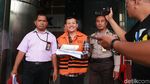 Berompi Tahanan, Iwa Karniwa Diperiksa Terkait Suap Meikarta
