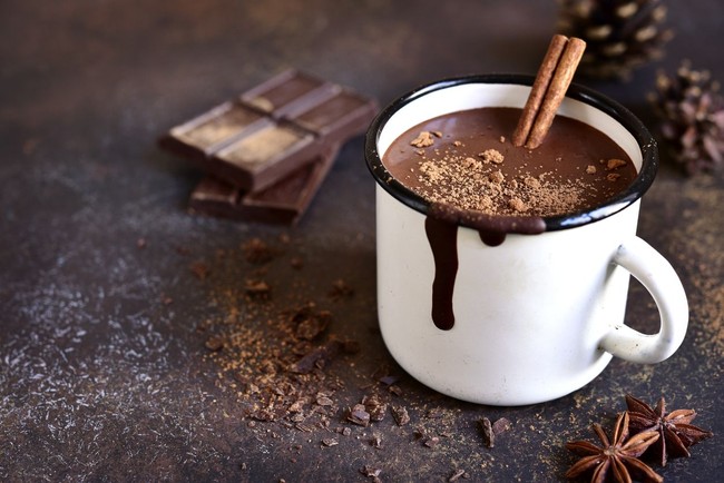 Cokelat vs Kopi, Mana yang Paling Baik Diminum di Pagi Hari?