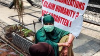 Terkait dengan kedatangan para pencari suaka ke Kebon Sirih tersebut Gubernur DKI Jakarta Anies Baswedan mengatakan akan menelepon Menteri Sosial Agus Gumiwang Kartasasmita soal kembalinya pencari suaka ke Kebon Sirih, Jakarta Pusat.