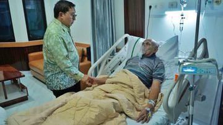 Fadli Zon Jenguk Kivlan Zen di RSPAD, Begini Kondisinya Fadli Zon Jenguk Kivlan Zen di RSPAD, Begini Kondisinya