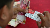 Adanya ibu hamil/anak balita, lansia, dan anggota keluarga dengan disabilitas mendapat bantuan Rp 2,4 juta per jiwa per tahun. Adapun bantuan komponen anak SD Rp 900.000, siswa SMP Rp 1,5 juta, dan pelajar SMA Rp 2 juta.