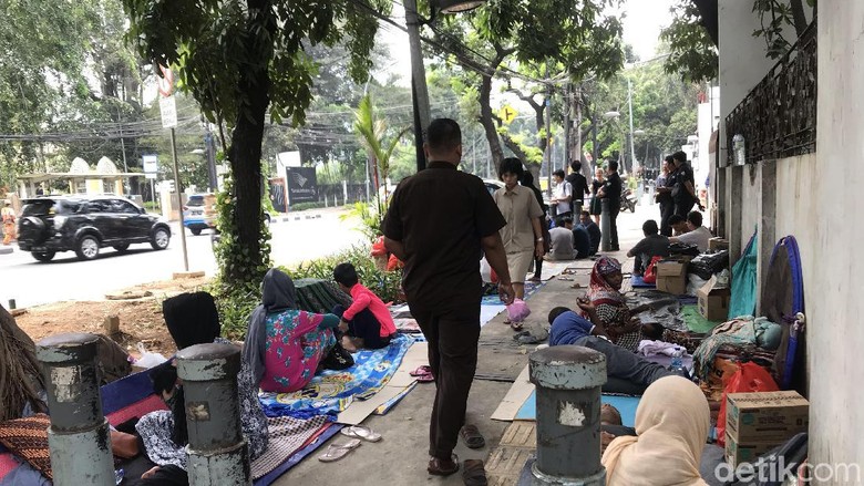 Pencari Suaka Balik ke Trotoar, Anies Carikan Lagi Tempat Tinggal Sementara Pencari Suaka Balik ke Trotoar, Anies Carikan Lagi Tempat Tinggal Sementara