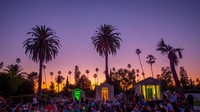 Diketahui, sebuah perusahaan perfilman asal Negeri Paman Sam yang bernama Cinespia adalah salah satu yang kerap mempunyai program tersebut. Hollywood Forever Cemetery pun menjadi salah satu venue langganannya (Cinespia)