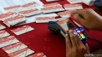 Penyaluran uang tunai PKH tersebut difasilitasi dinas terkait dan Bank BRI setempat.