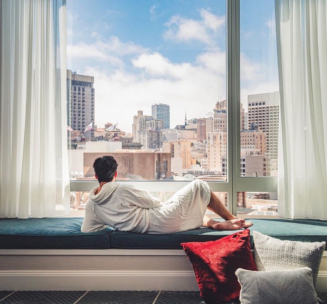 Akun @followthenap dibuat Alex kurang dari dua tahun lalu yang kini telah menjaring 14 ribuan follower. Meskipun pengikutnya belum mencapai ratusan ribu, konten yang dibuat pria 35 tahun ini selalu mengundang orang untuk mencoba tempat-tempat yang ia datangi. Foto: Instagram/@followthenap