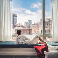 Akun @followthenap dibuat Alex kurang dari dua tahun lalu yang kini telah menjaring 14 ribuan follower. Meskipun pengikutnya belum mencapai ratusan ribu, konten yang dibuat pria 35 tahun ini selalu mengundang orang untuk mencoba tempat-tempat yang ia datangi. Foto: Instagram/@followthenap