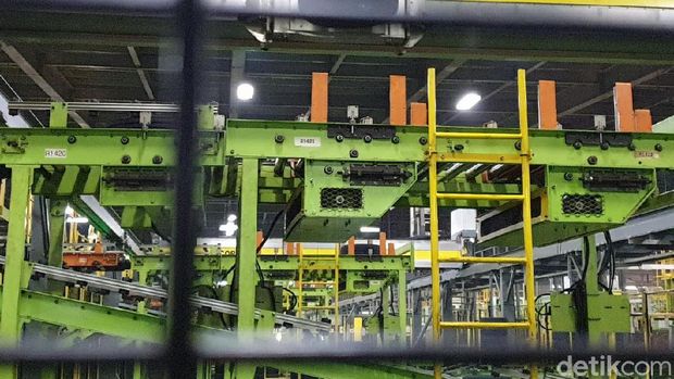 Beroperasi 24 Jam, Pabrik Ini Bisa Produksi 33 Ribu Ban Setiap Harinya