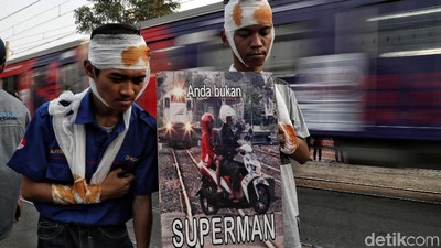 Sosialisasi Keselamatan Berlalu Lintas di Perlintasan Kereta Api