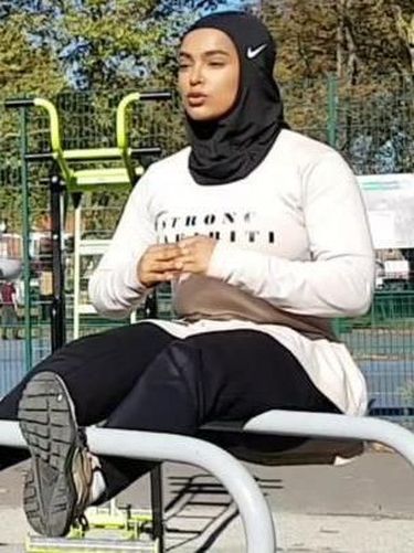 Pelatih Fitness Ini Jadi Model Nike Berhijab Pertama di Inggris