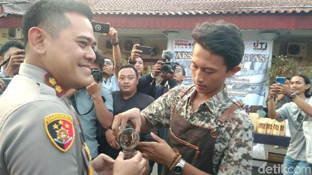 Cerita Barista Diancam Preman dan Aksi Solidaritas Seduh Kopi