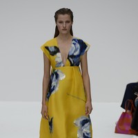 Fashion show koleksi busana terbaru Carolina Herera yang diperagakan di New York Fashion Week Spring 2020, Garden of the Battery, New York. Senin (9/9/2019). Photo by Fernanda Calfat/Getty Images