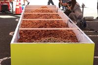 Rekor Dunia! Festival Makanan Ini Sajikan 1,666 Kg Chicken Karaage