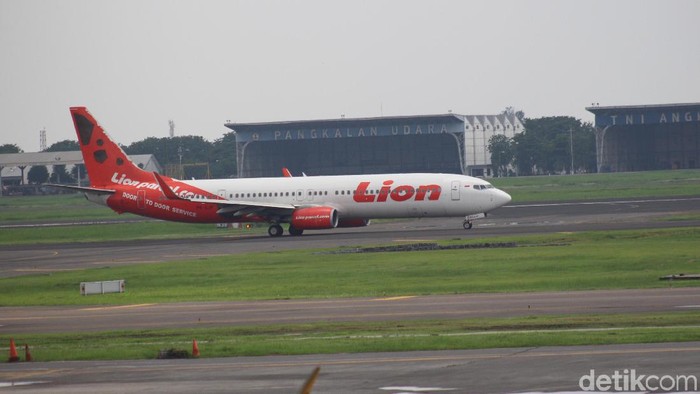 Penerbangan dari Bandara Internasional Juanda Surabaya ke sejumlah wilayah di kalimantan masih terdampak kabut asap. Tujuh penerbangan dari Juanda dibatalkan.