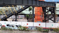 Jembatan ini akan dilengkapi dengan berbagai hiasan lampu dan fasilitas lift untuk mempermudah para pejalan kaki melewati jembatan.