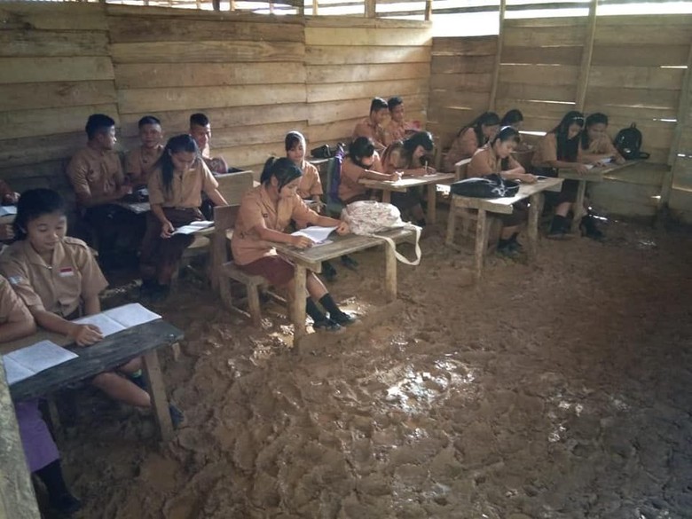SMAN 3 Huruna Rusak Parah, Disdik Sumut akan Bangun Gedung Permanen di 2020 SMAN 3 Huruna Rusak Parah, Disdik Sumut akan Bangun Gedung Permanen di 2020