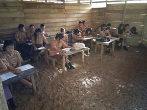 Video SMA 3 Huruna Nias Selatan Memprihatinkan, Lantai Bak Kubangan