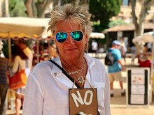 Rod Stewart Terpaksa Batalin Tur Perpisahan Usai Pasang Ring Jantung