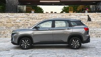 Sesuai prediksi, mobil buatan Wuling Motors Indonesia itu tetap mengusung nama Chevrolet Captiva. Foto: Pool (Autoevolution)