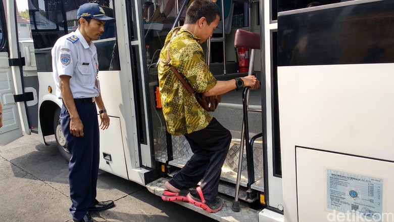 Pemkot Bandung Luncurkan Dua Bus Ramah Penyandang Disabilitas Pemkot Bandung Luncurkan Dua Bus Ramah Penyandang Disabilitas