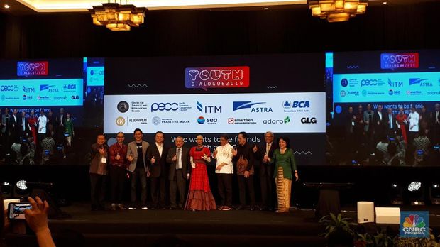 Ketika Rudiantara Ngobrol dengan Robot Sophia, Bahas Apa?