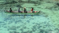 Indahnya panorama alam di Pantai Mulut Seribu membuat pantai itu disebut-sebut sebagai kembarannya Raja Ampat di Papua lho.