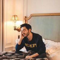 Pria asal London yang berbasis di Los Angeles ini mengungkapkan bahwa ia kerap mendapat tawaran endorse dari hotel, brand koper, maskapai penerbangan hingga brand baju tidur. Foto: Instagram/@followthenap