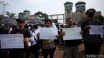 Massa Tolak Revisi UU KPK Gelar Aksi di Depan Gedung DPR