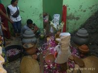 Warga di Pati Jalani Ritual 'Tapa Pendhem' Selama 5 Hari 