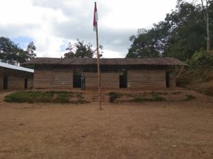 Atap Rumbia Bocor, Ratusan Siswa SMAN 3 Huruna Libur Bila Hujan
