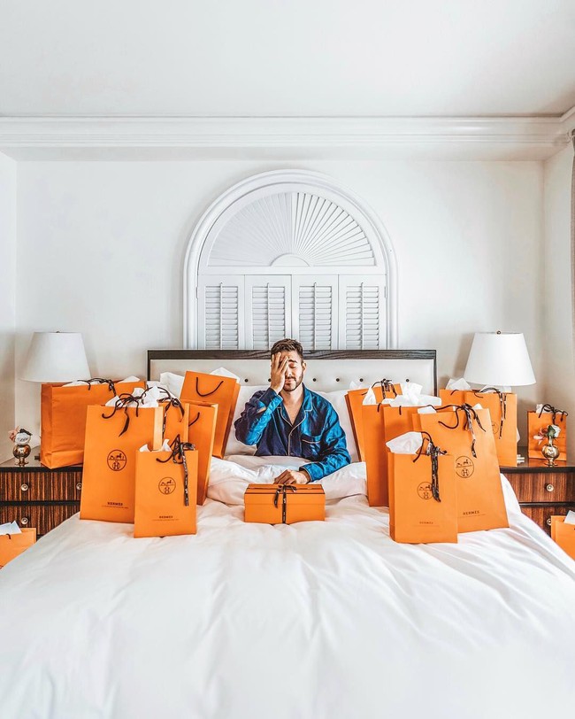 Konsep konten Instagram Alex berawal dari kebiasaannya yang tukang tidur dan kerap kali jadi bahan lelucon. Teman dan keluargaku suka bercanda kalau aku bisa tidur siang di manapun dan kapanpun, jelasnya. Foto: Instagram/@followthenap